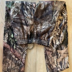 Never worn size small camo pants